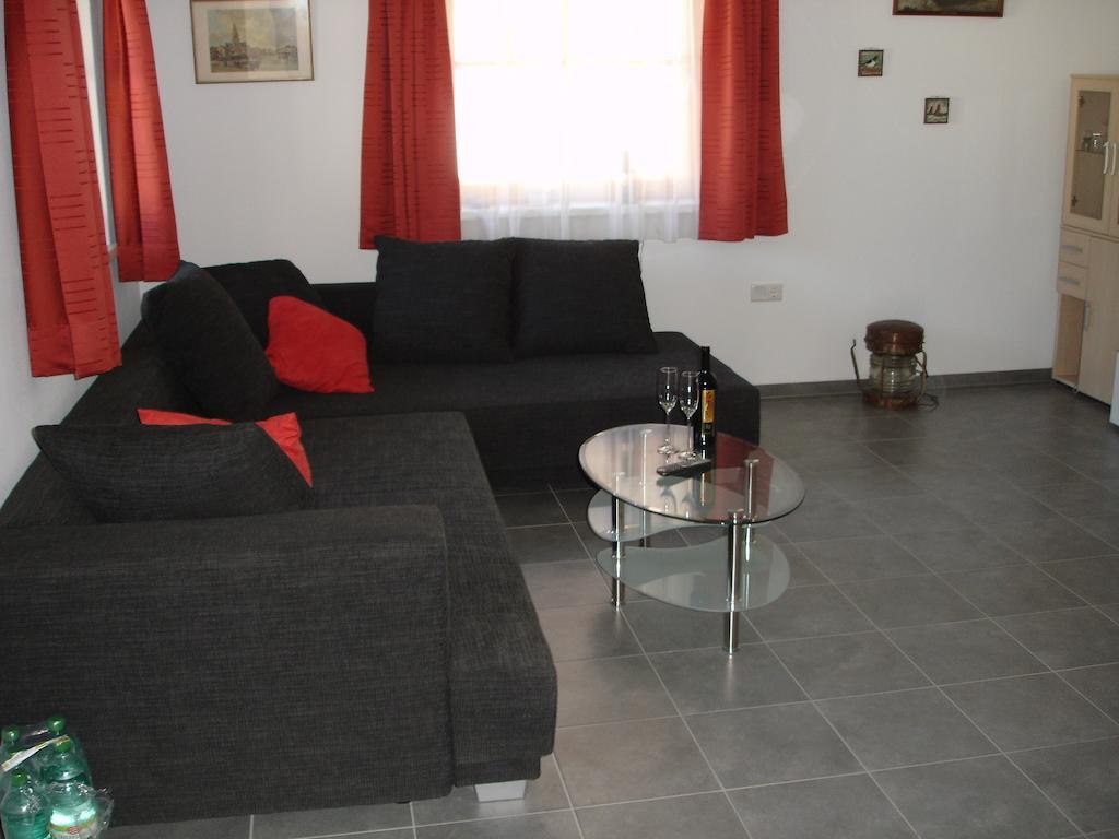 Haus Telisia Apartment Klosterle am Arlberg Room photo